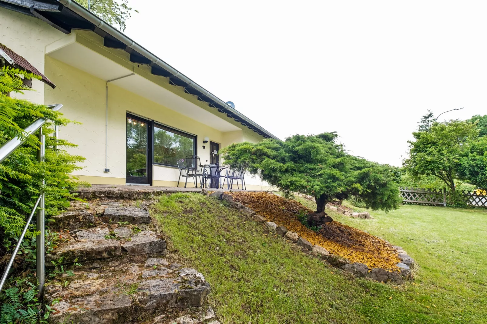 Eifel-Ferienhaus Rita Romag-Gärten Sommer