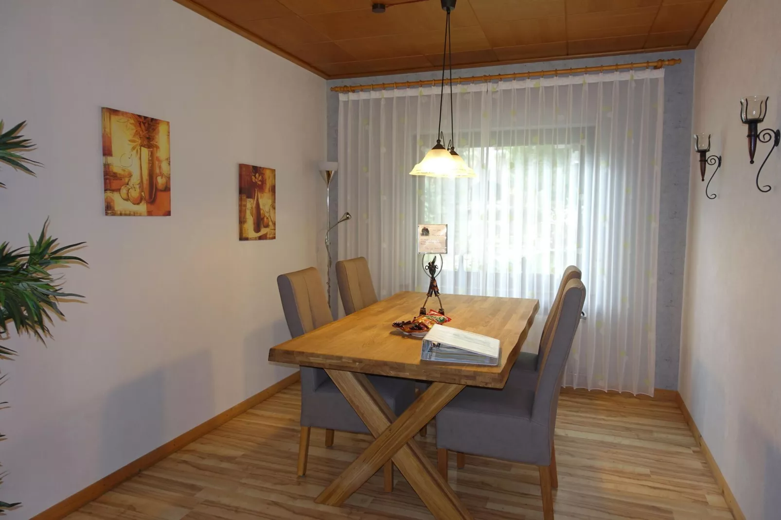 Eifel-Ferienhaus Rita Romag-Esszimmer