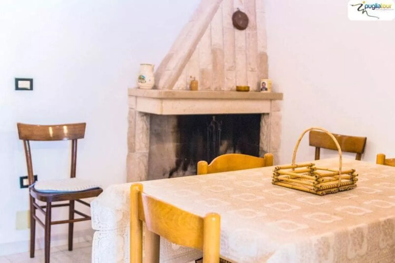 Trullo Cittadino Cisternino-Dining room