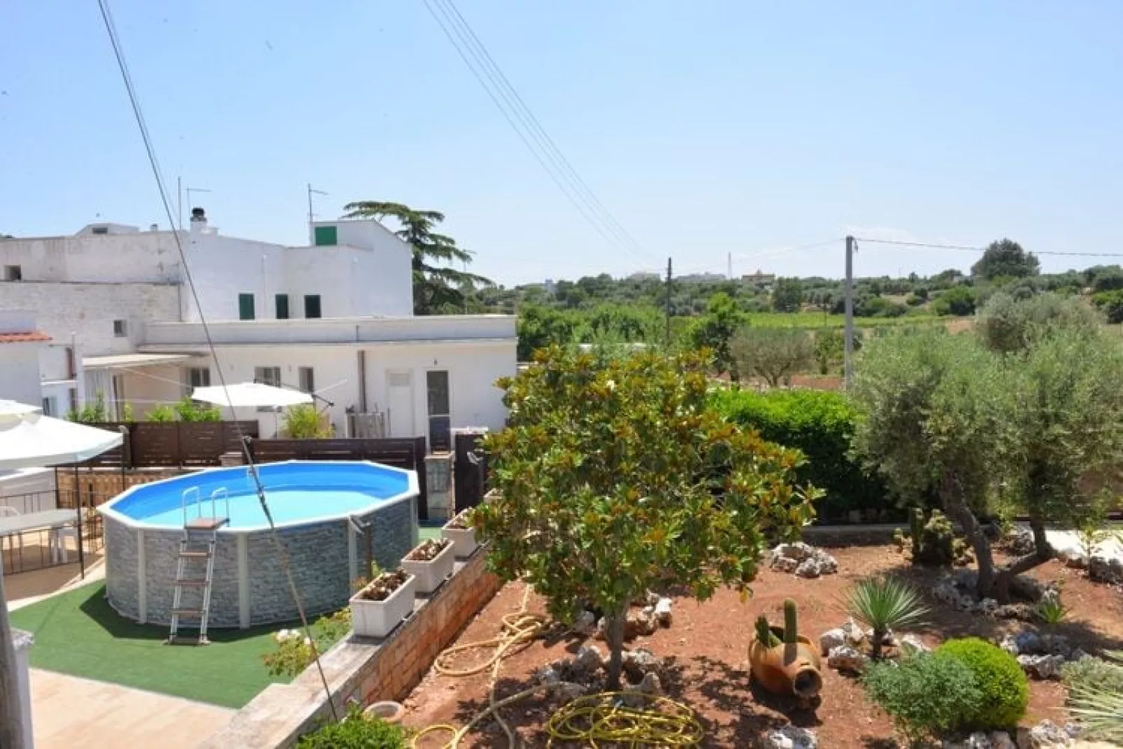 Trullo Cittadino Cisternino-Gardens summer