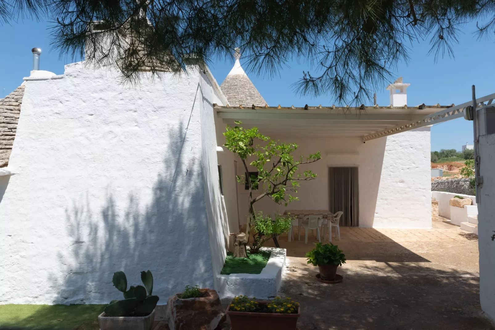 Trulli di Nonno Marco Cisternino-Gardens summer