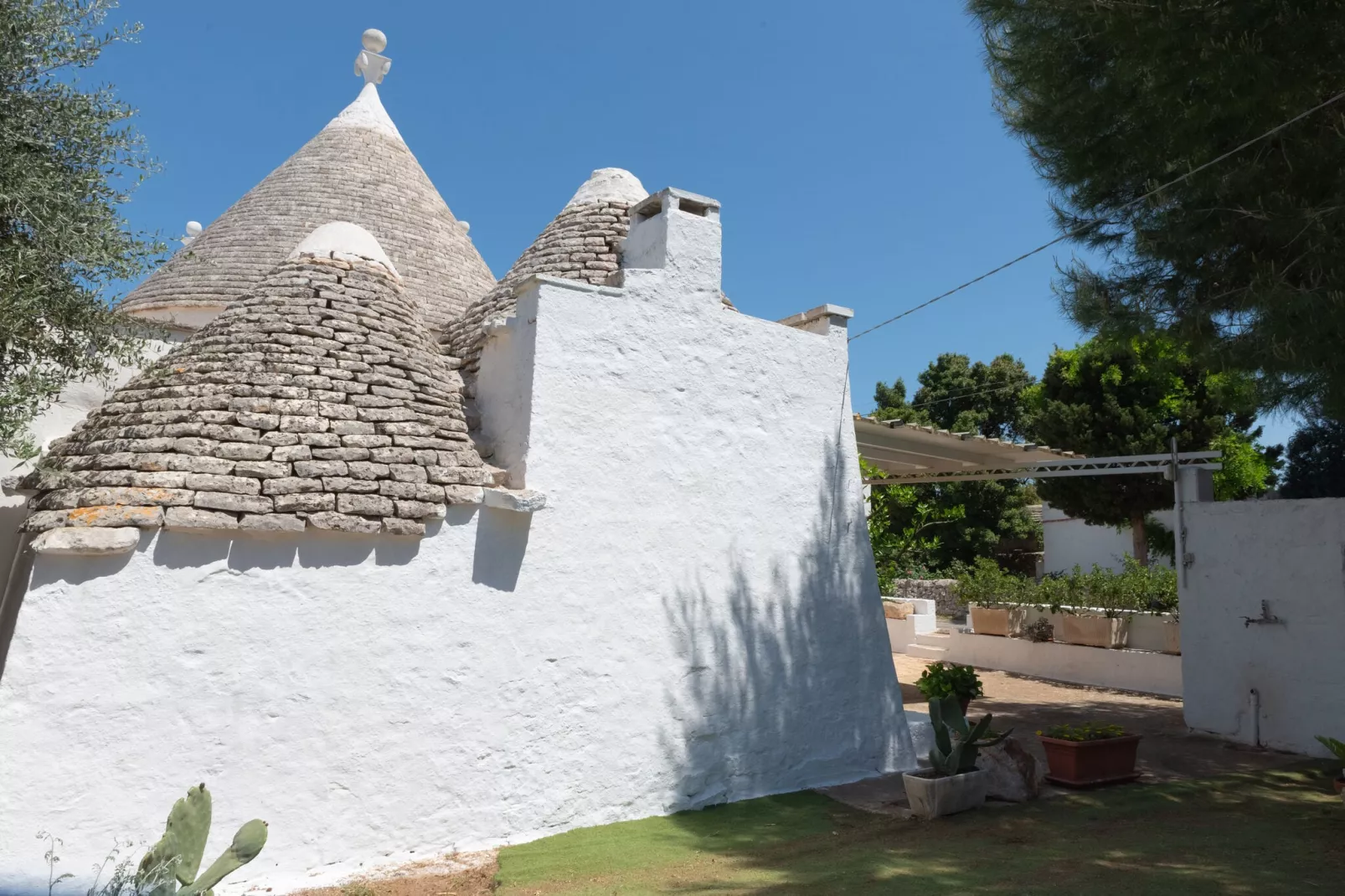 Trulli di Nonno Marco Cisternino-Gardens summer