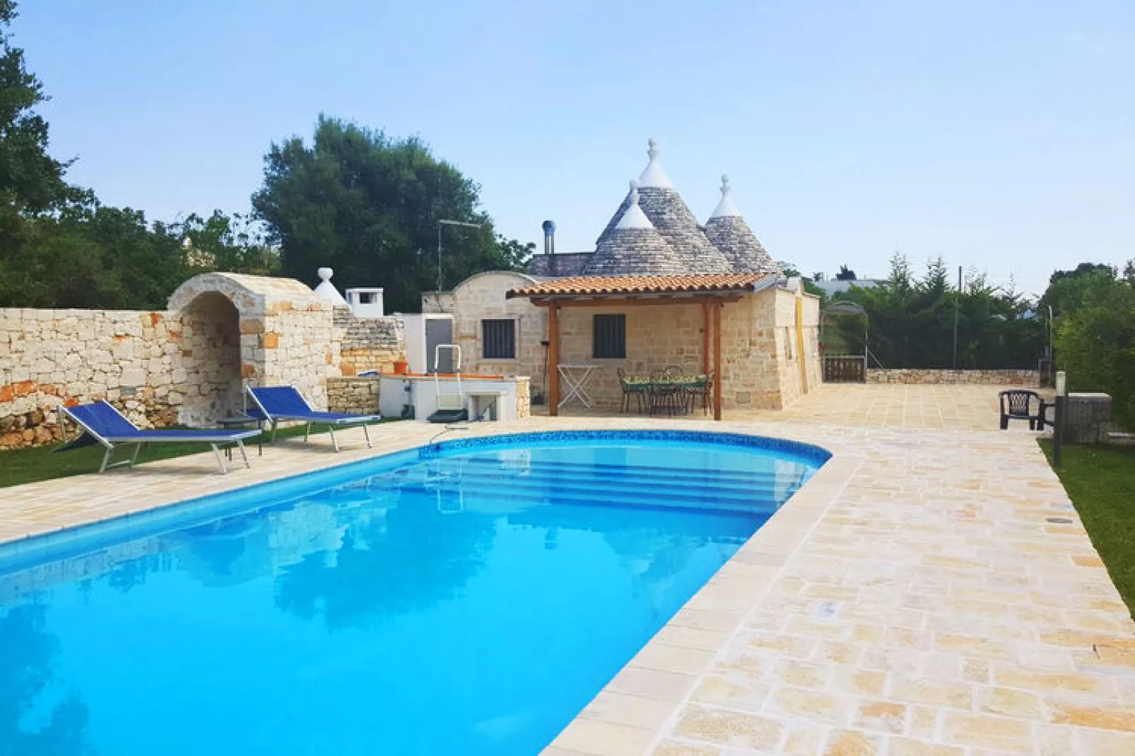 Trullo Filippo Ostuni-Außenbereich Sommer