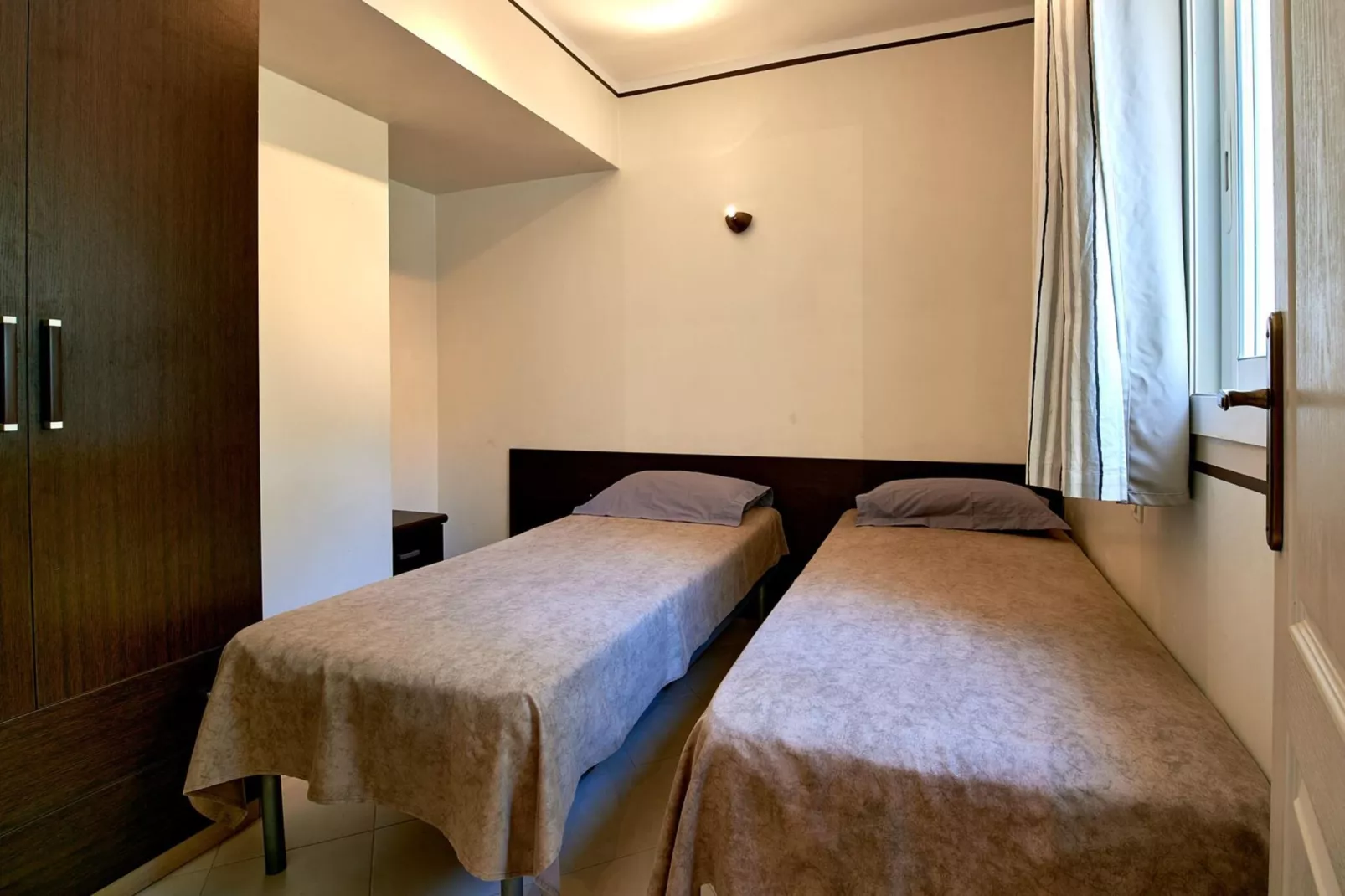 Lisa Maria-Bedroom