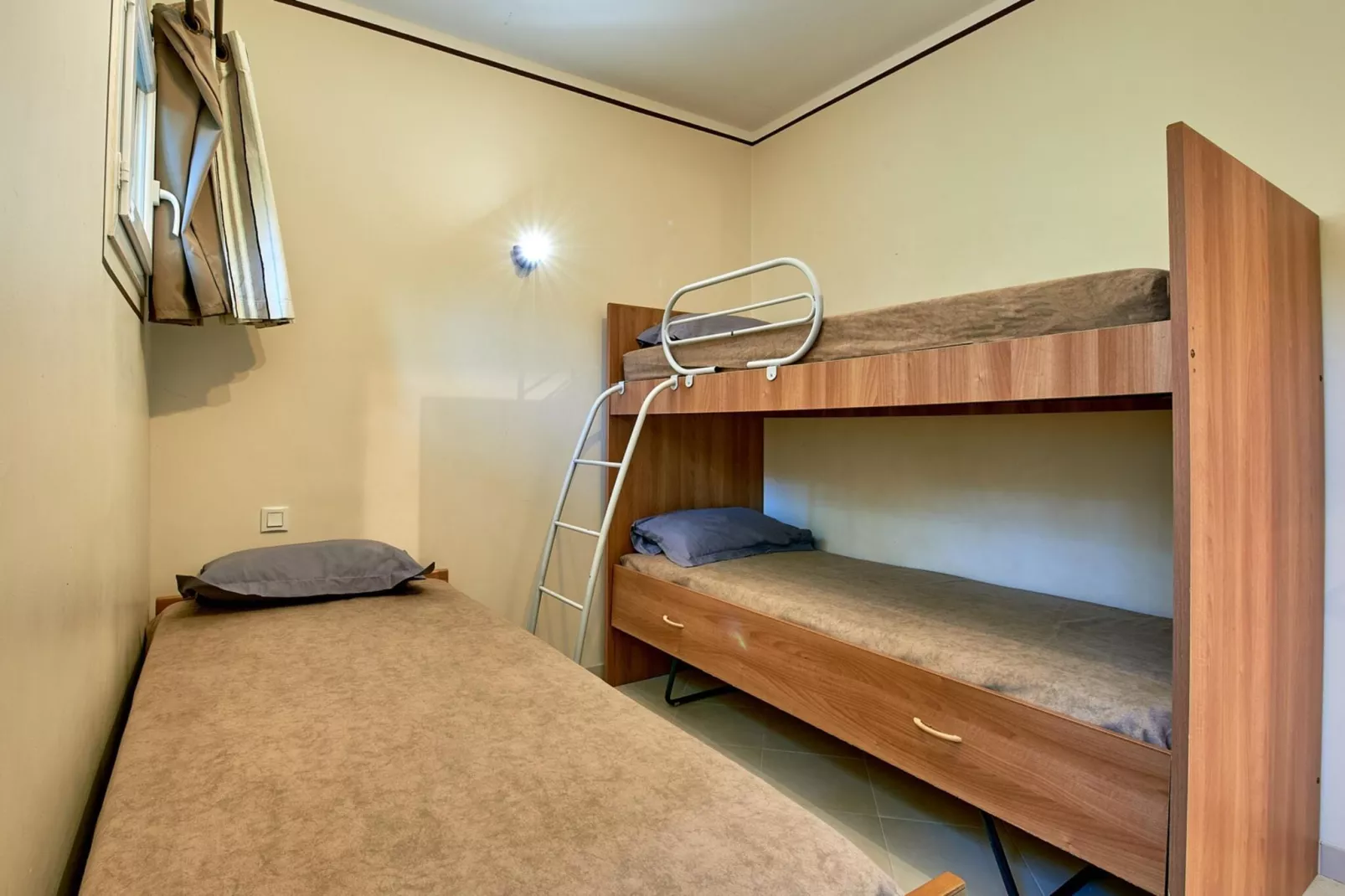Lisa Maria-Bedroom