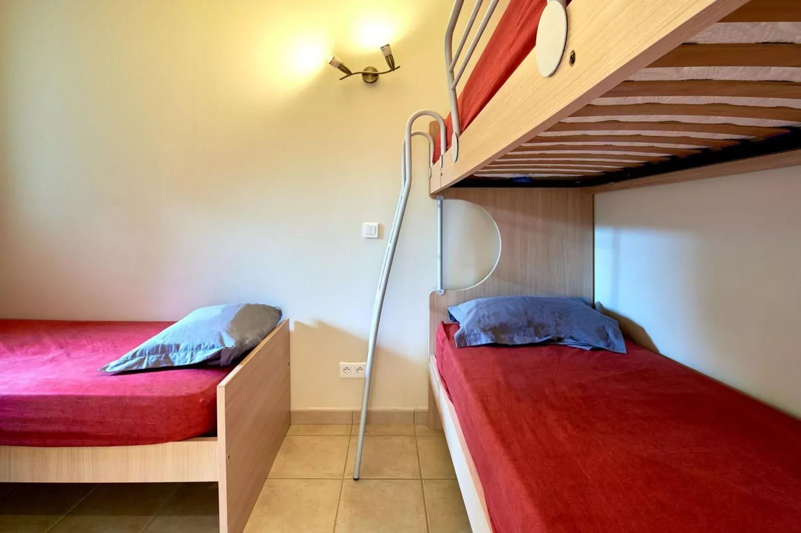 Lisa Maria-Bedroom