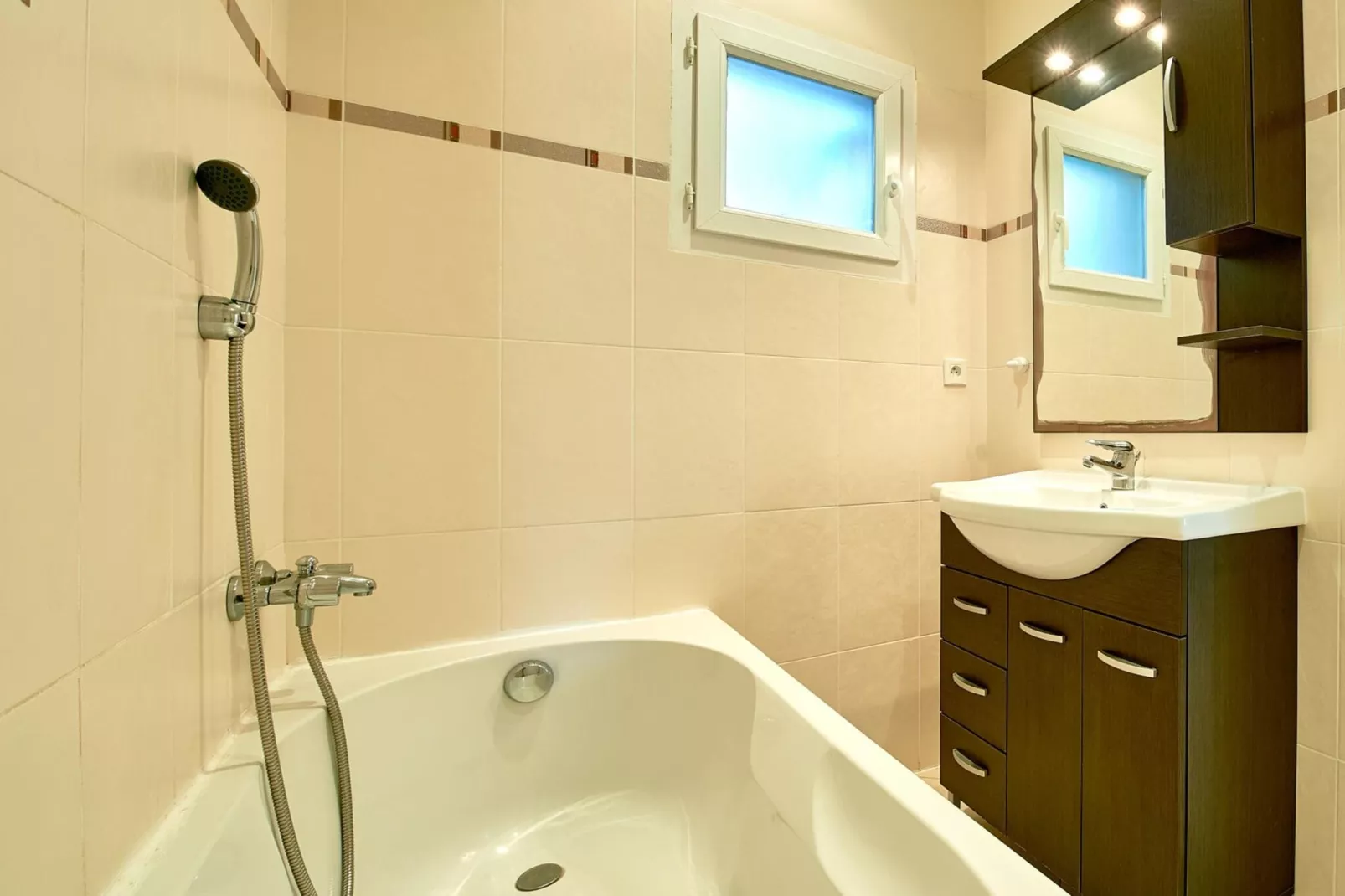 Lisa Maria-Bathroom