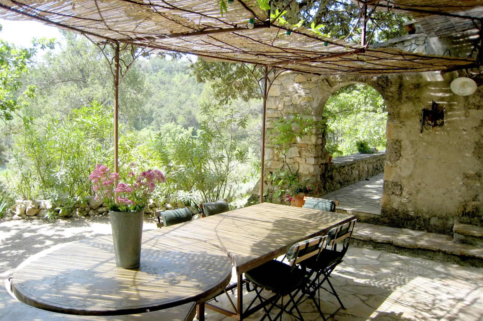 Bergerie Caseneuve-Terrace balcony