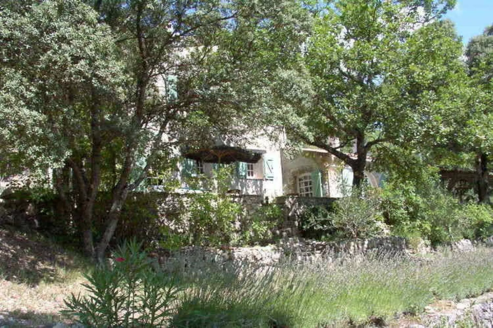 Bergerie Caseneuve-Exterior summer