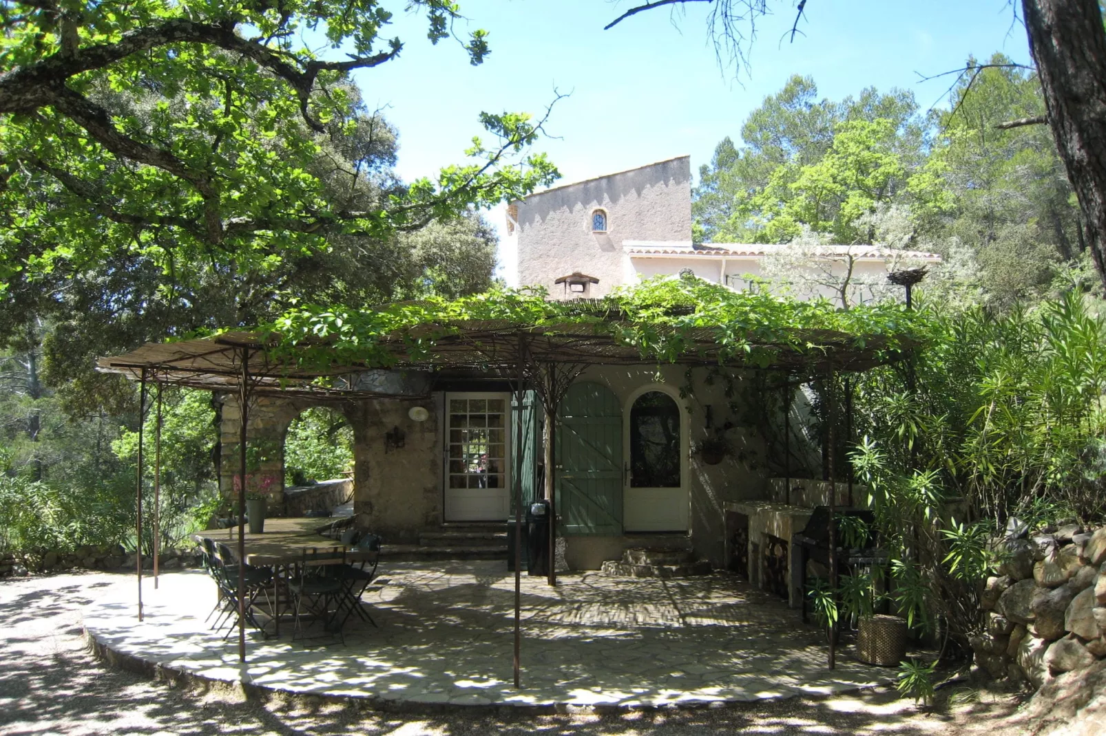 Bergerie Caseneuve-Exterior summer
