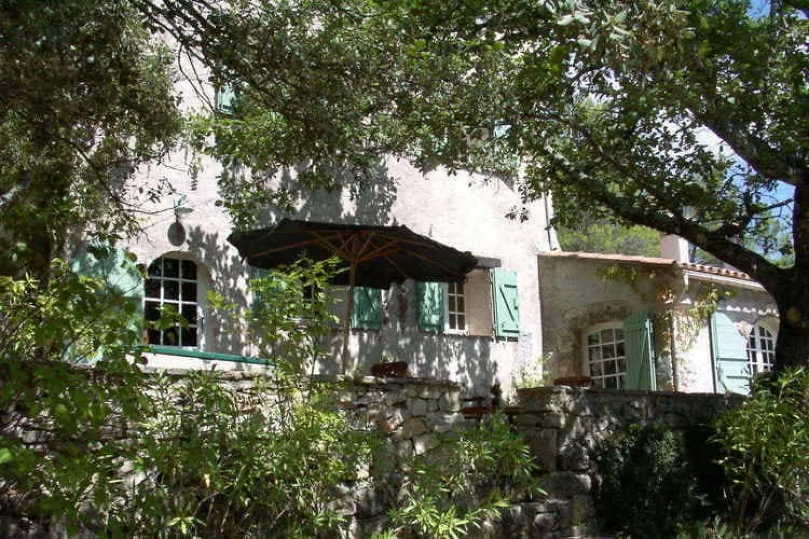Bergerie Caseneuve-Exterior summer