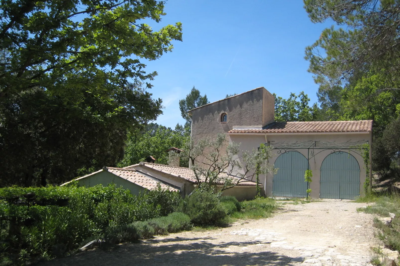 Bergerie Caseneuve-Exterior summer