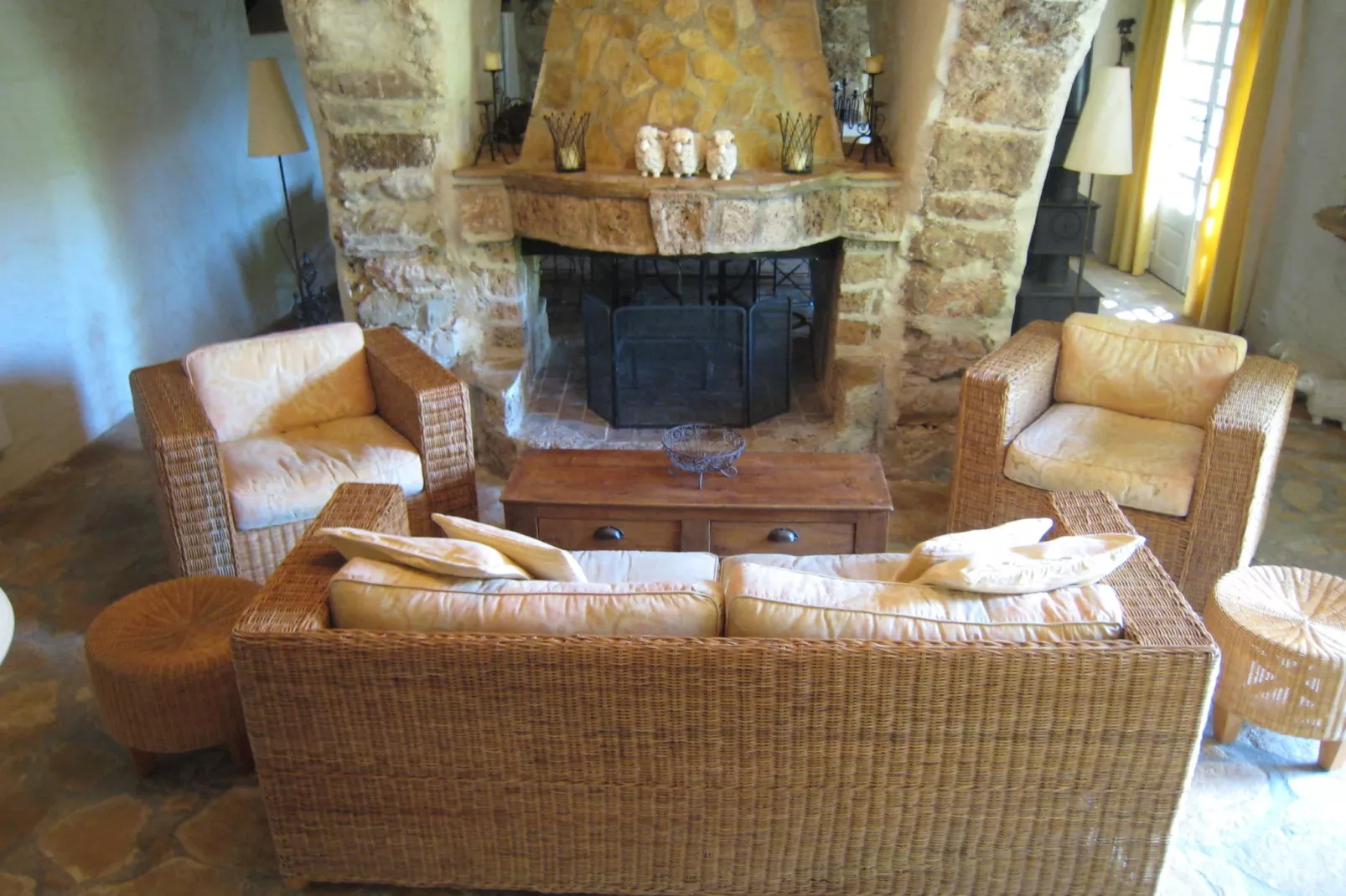 Bergerie Caseneuve-Living room