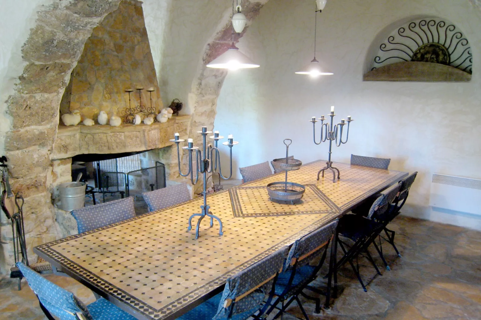 Bergerie Caseneuve-Dining room