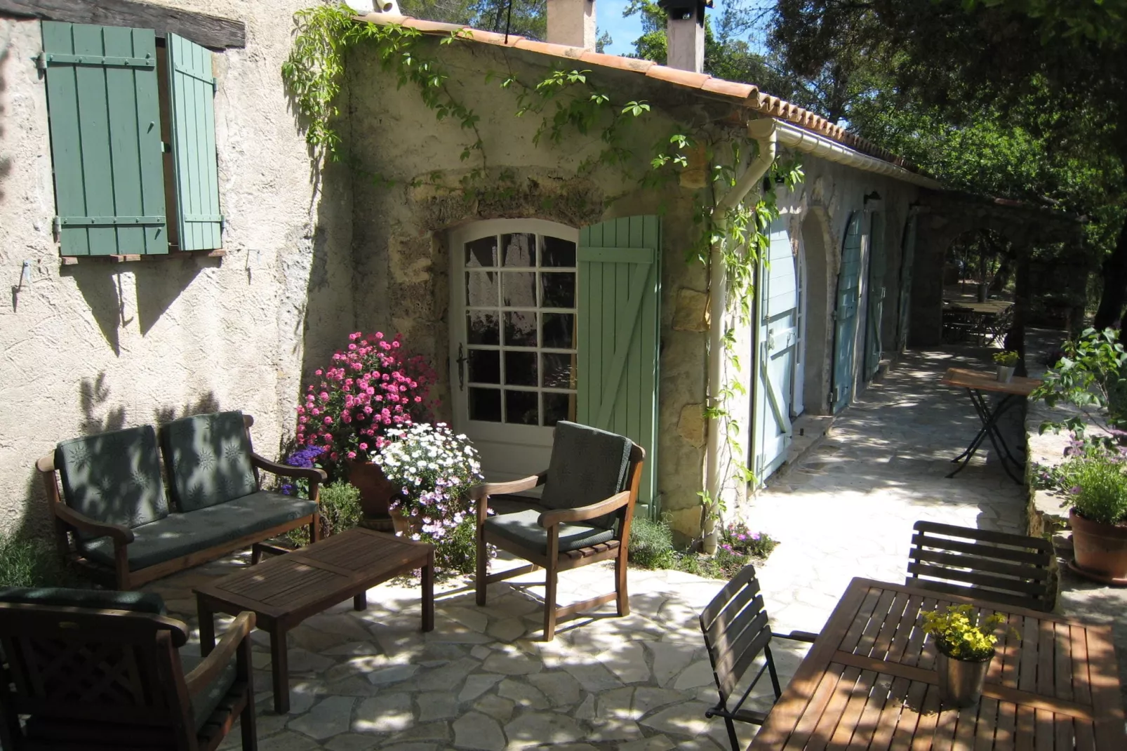 Bergerie Caseneuve-Terrace balcony