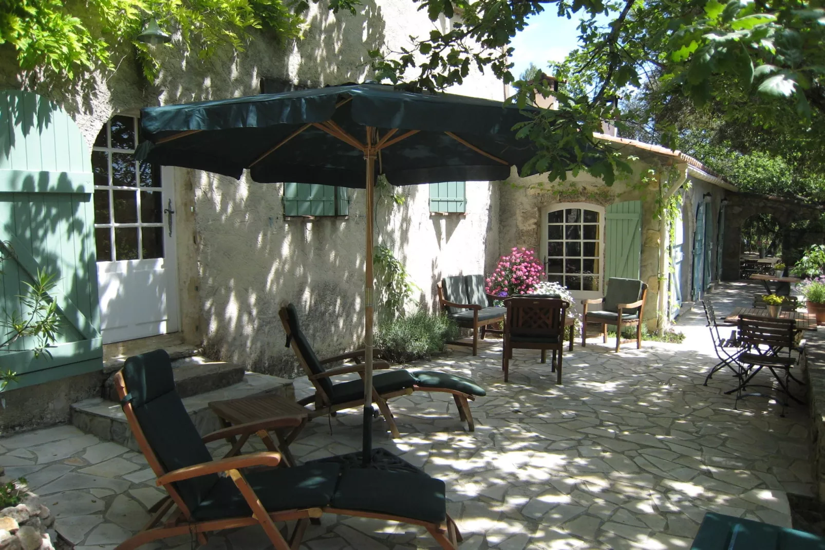 Bergerie Caseneuve-Terrace balcony