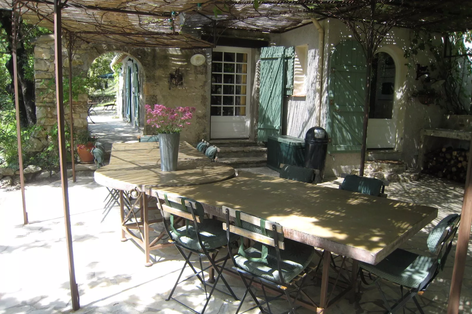 Bergerie Caseneuve-Terrace balcony