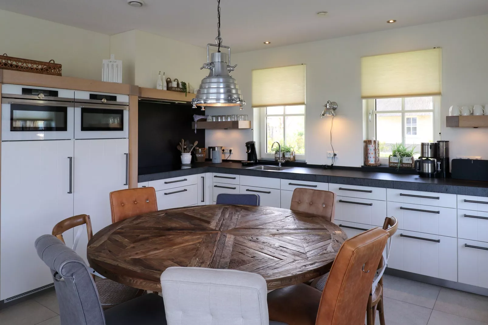 Friese Meren Villa's 12-Kitchen