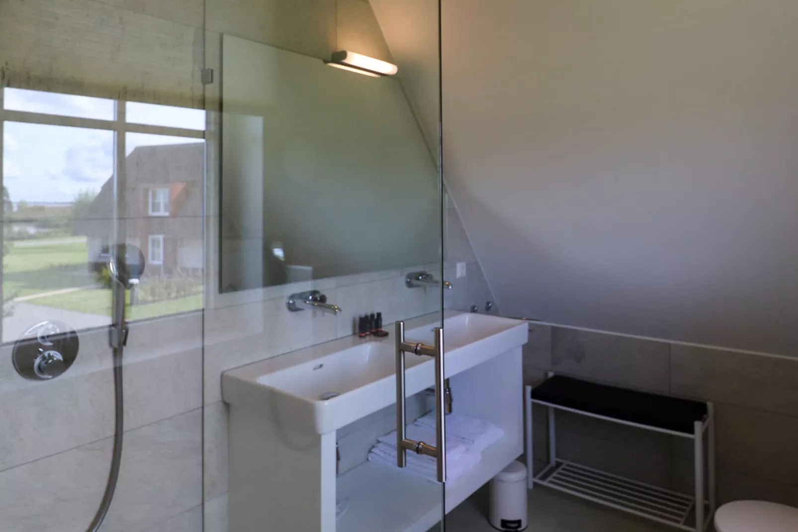 Friese Meren Villa's 12-Bathroom