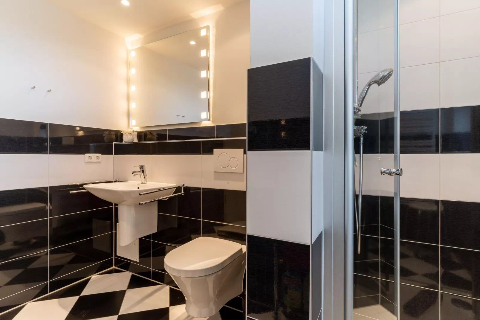 Deichoase Büsum-Bathroom