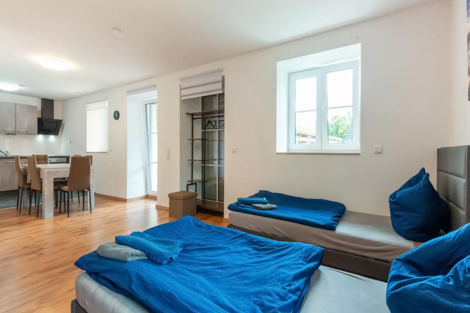 Ferienwohnung Haunsheim - rechts & links-Wohnzimmer