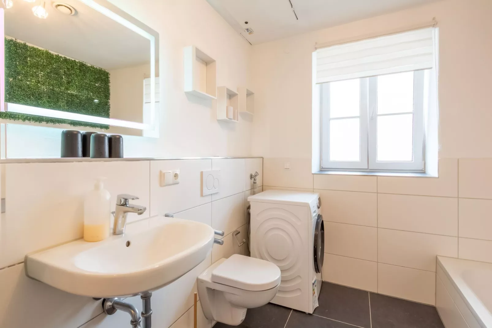 Ferienwohnung Haunsheim - rechts & links-Badezimmer