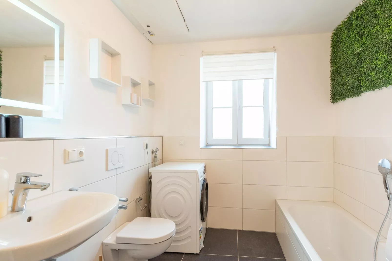 Ferienwohnung Haunsheim - rechts & links-Badezimmer