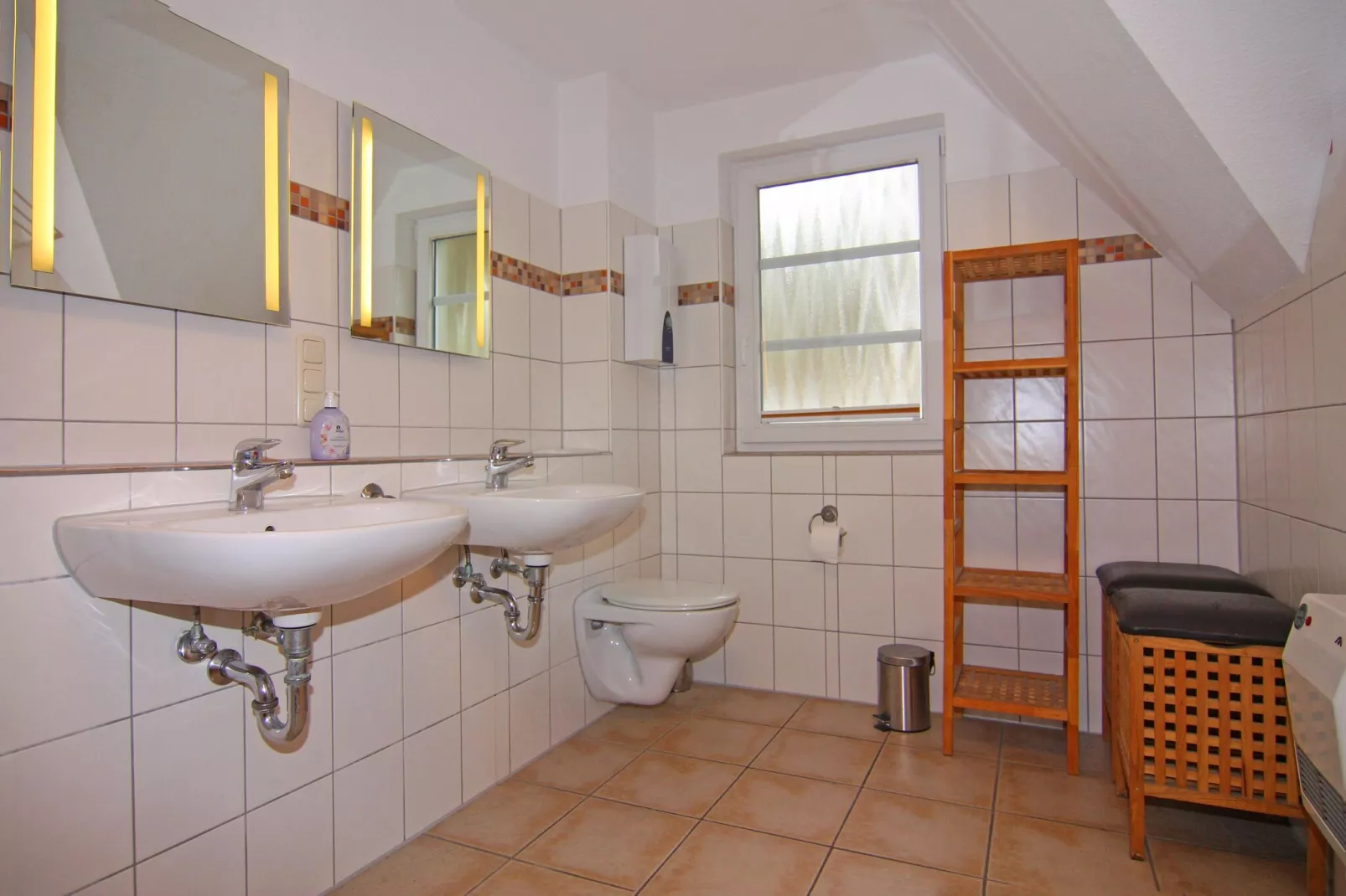 DHH Ostseehaus  I links-Bathroom