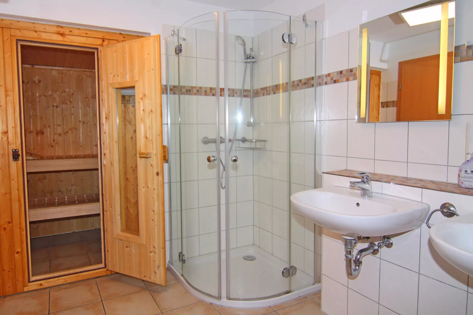 DHH Ostseehaus  I links-Bathroom