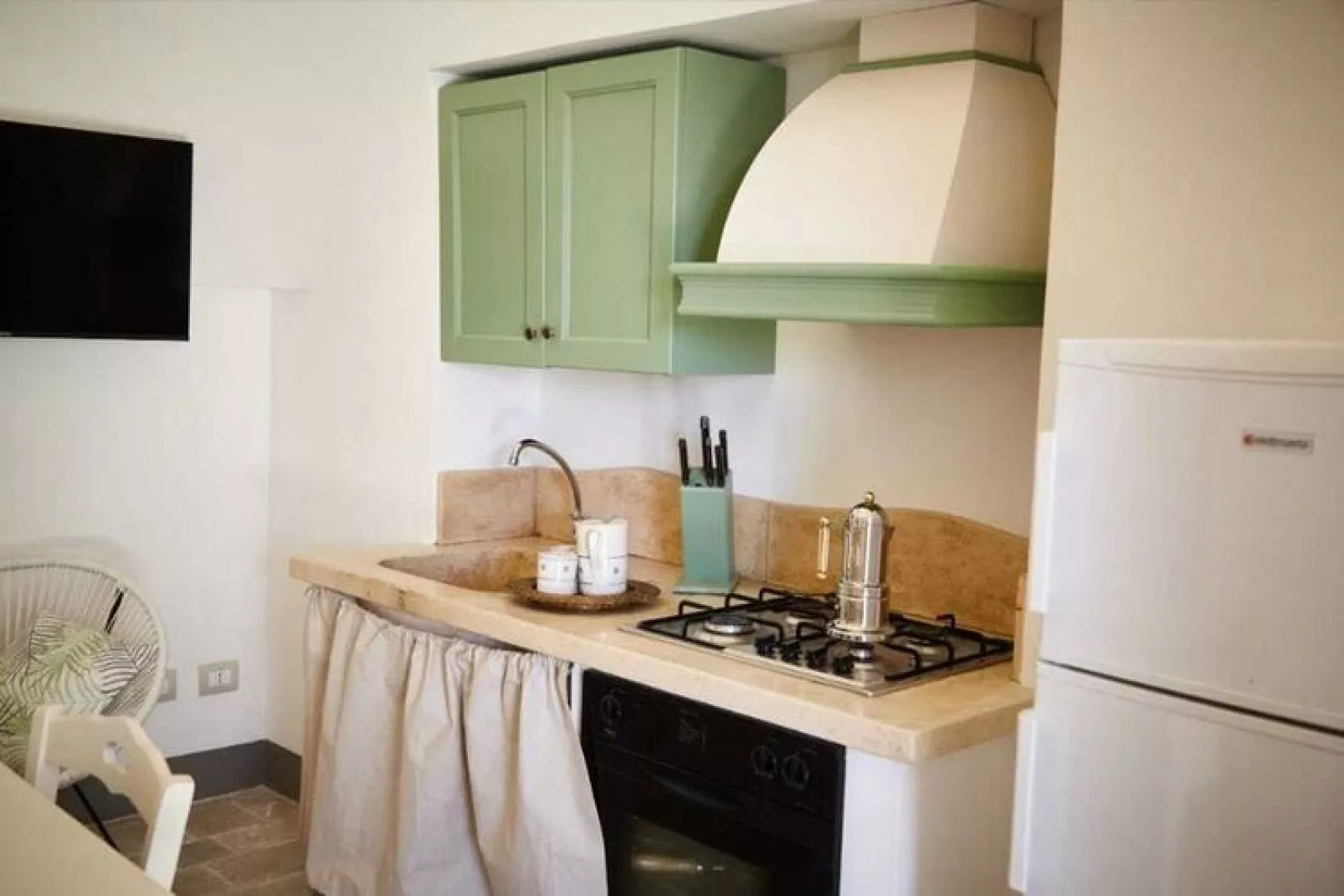 Trulli Azzalema Cisternino-Kitchen