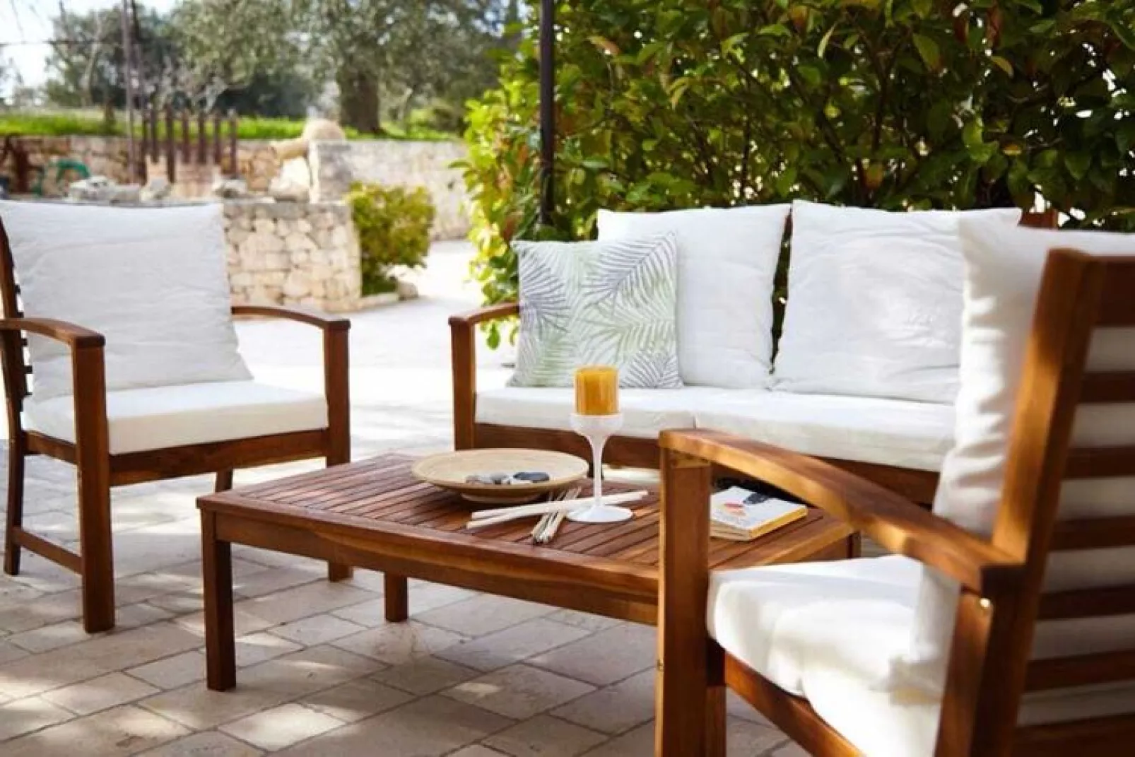 Trulli Azzalema Cisternino-Exterior summer