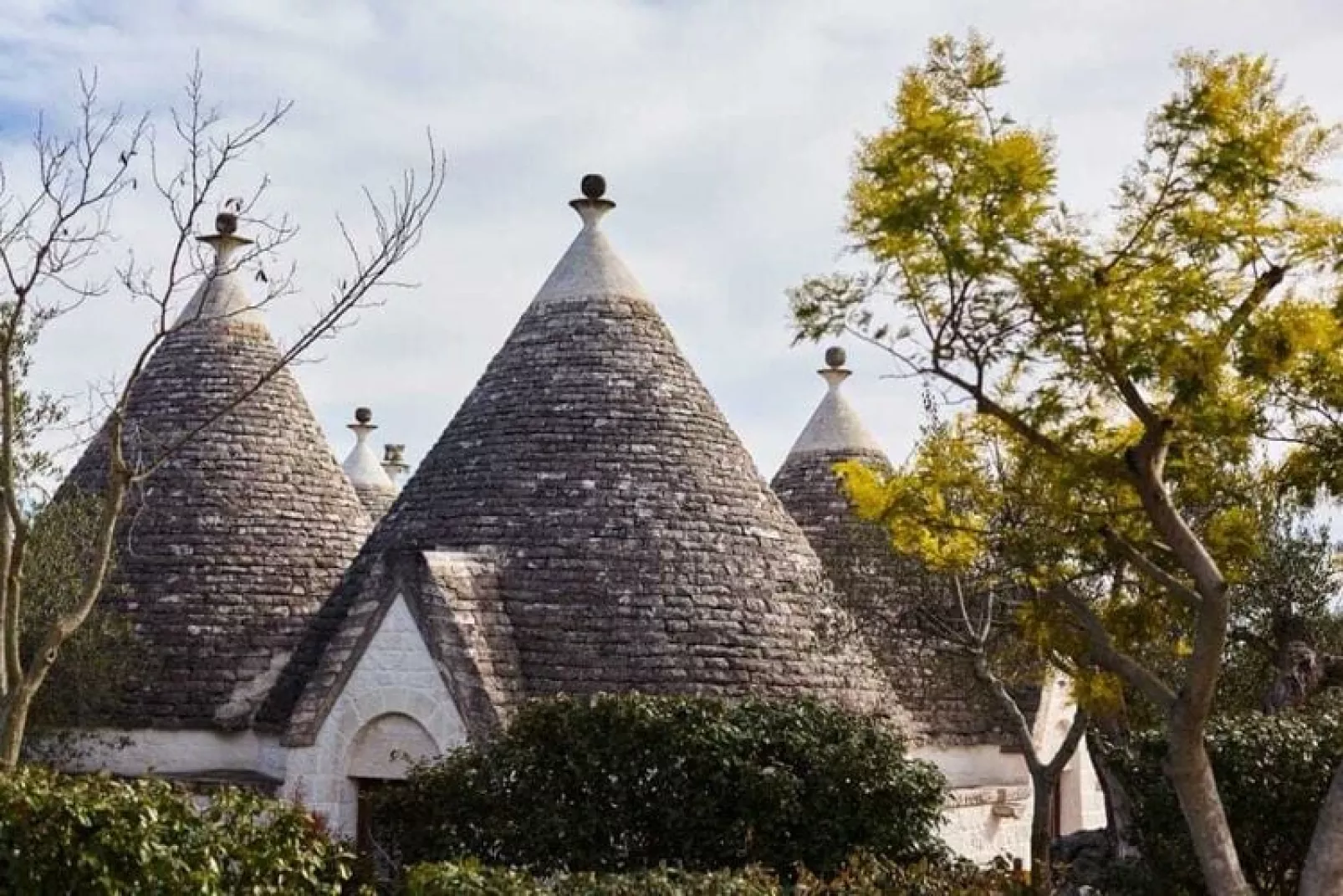 Trulli Azzalema Cisternino-Exterior summer