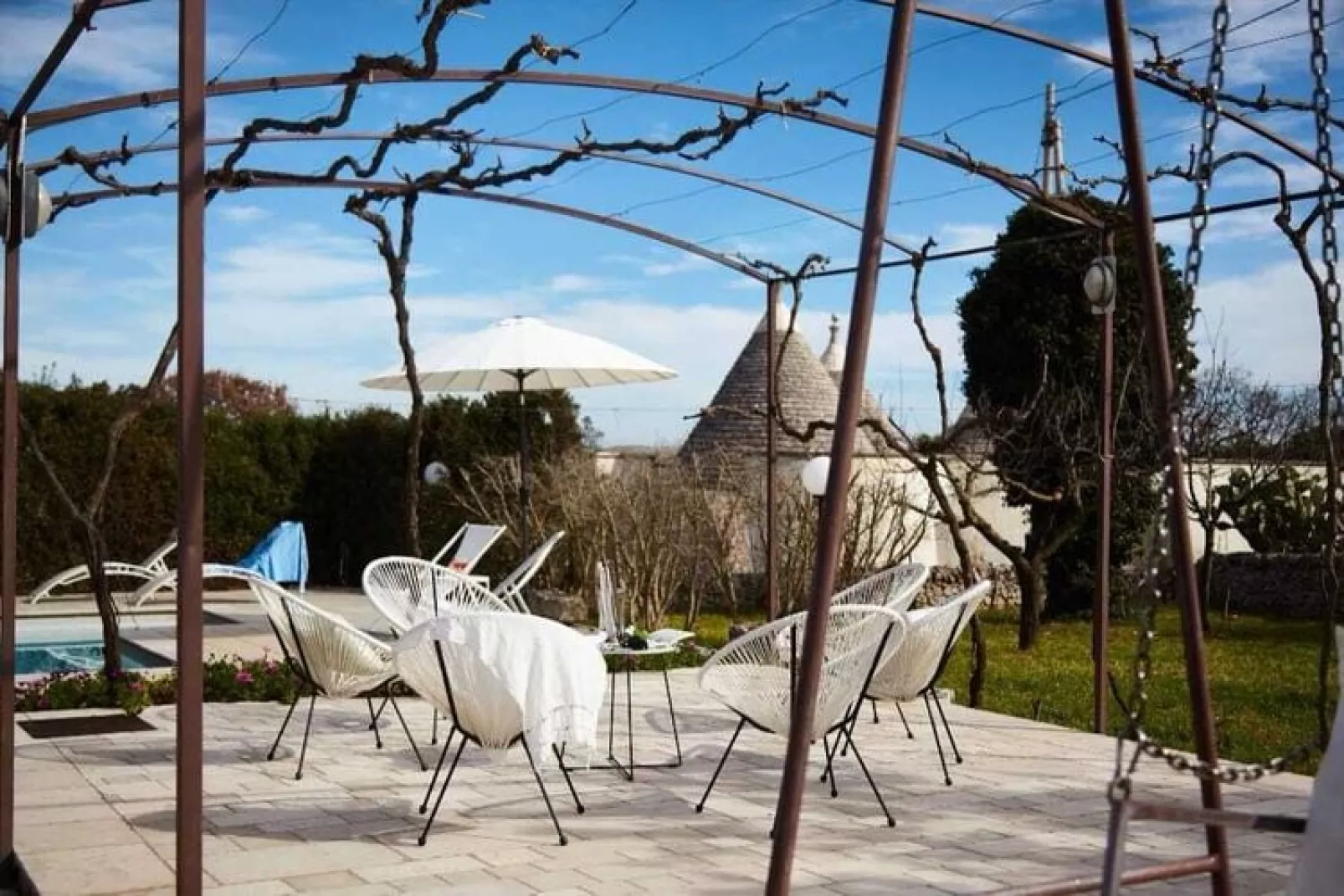 Trulli Azzalema Cisternino-Exterior summer