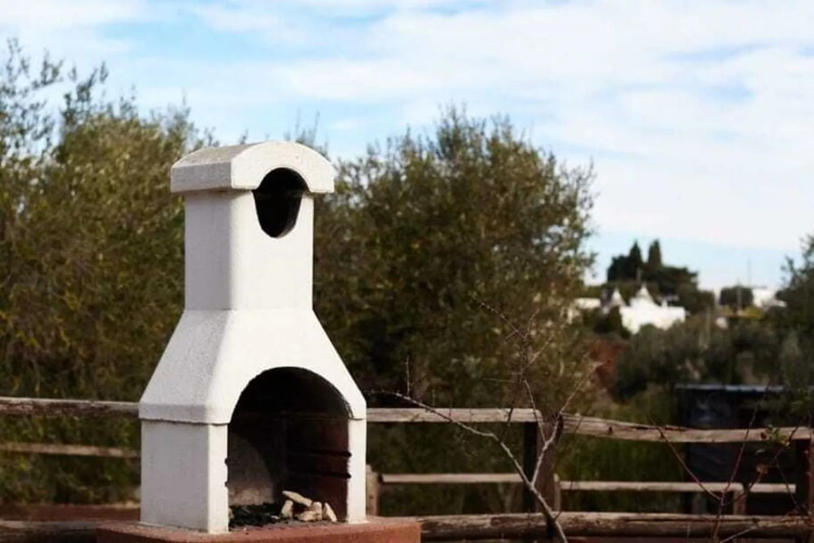 Trulli Azzalema Cisternino-Exterior summer