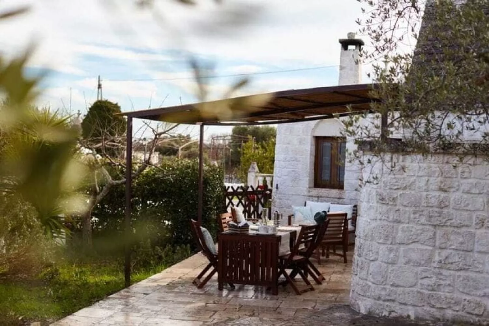 Trulli Azzalema Cisternino-Exterior summer