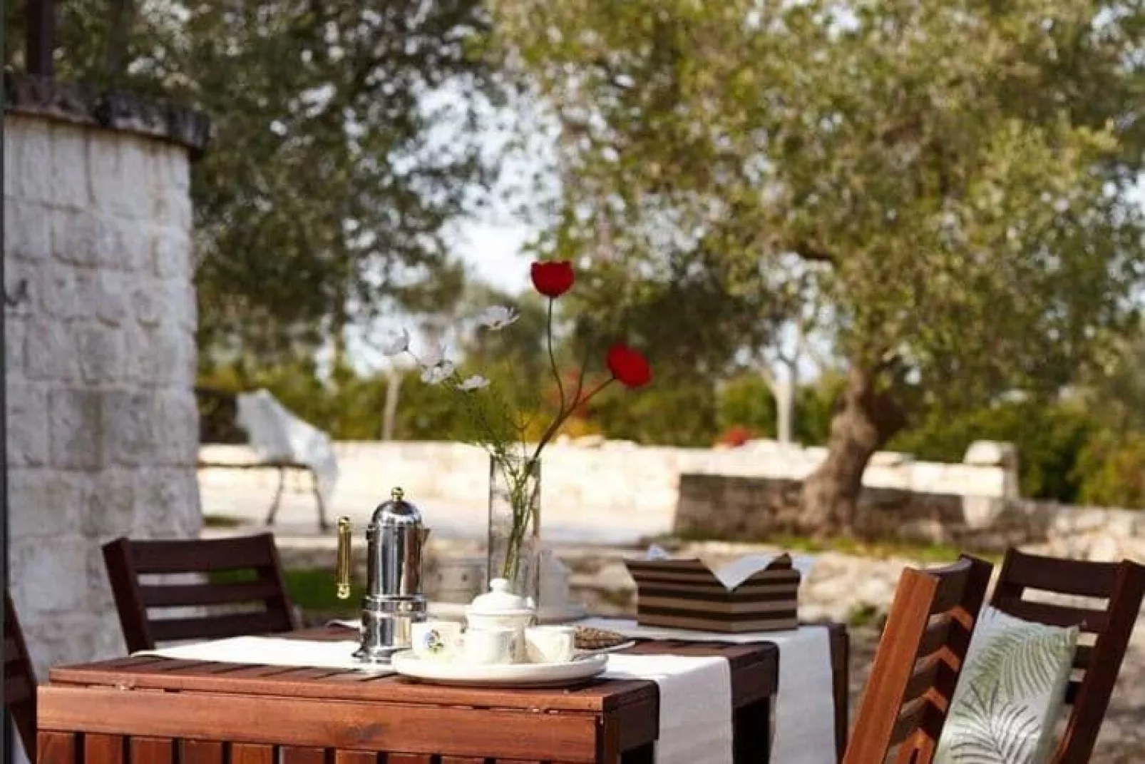 Trulli Azzalema Cisternino-Exterior summer