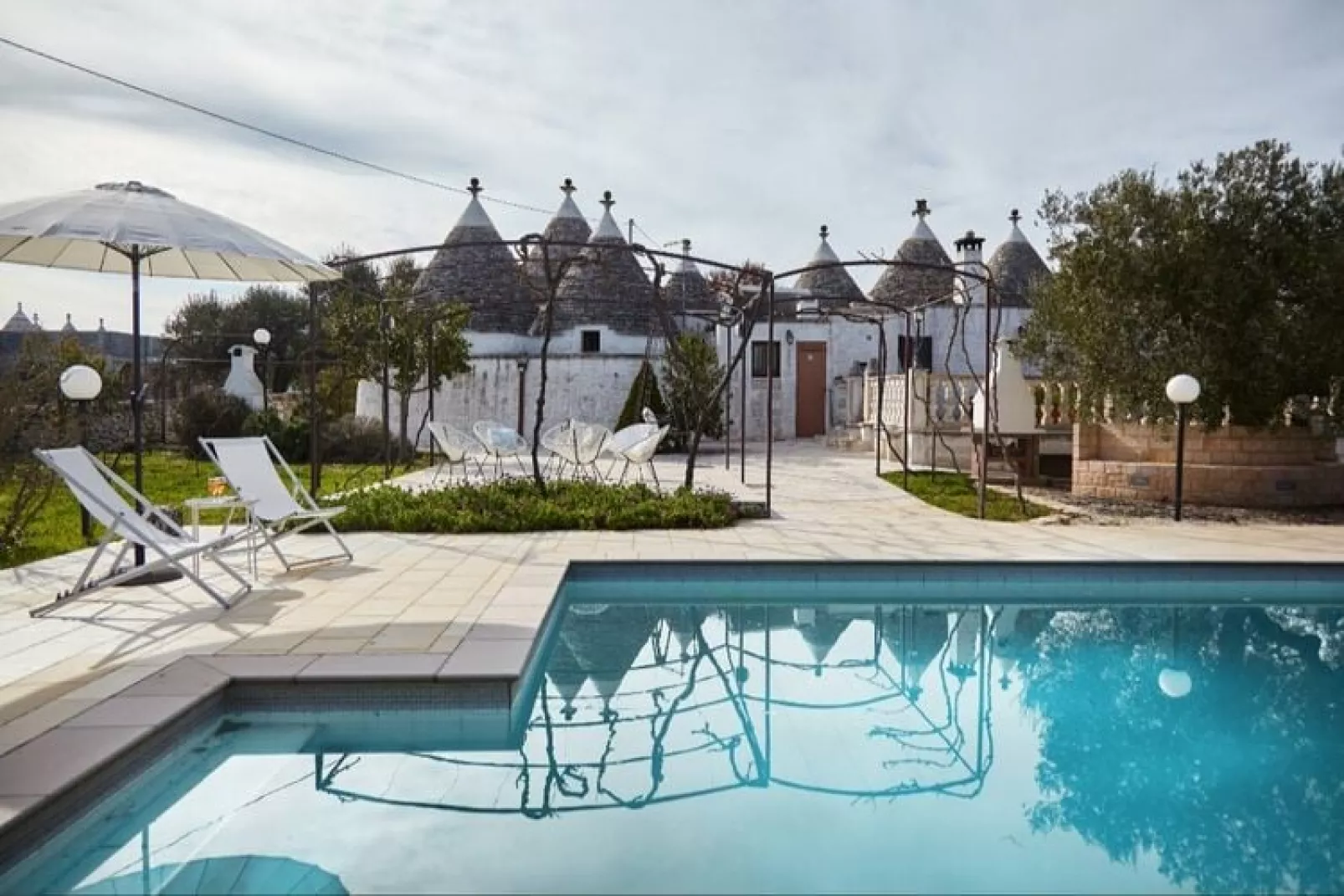 Trulli Azzalema Cisternino-Pool