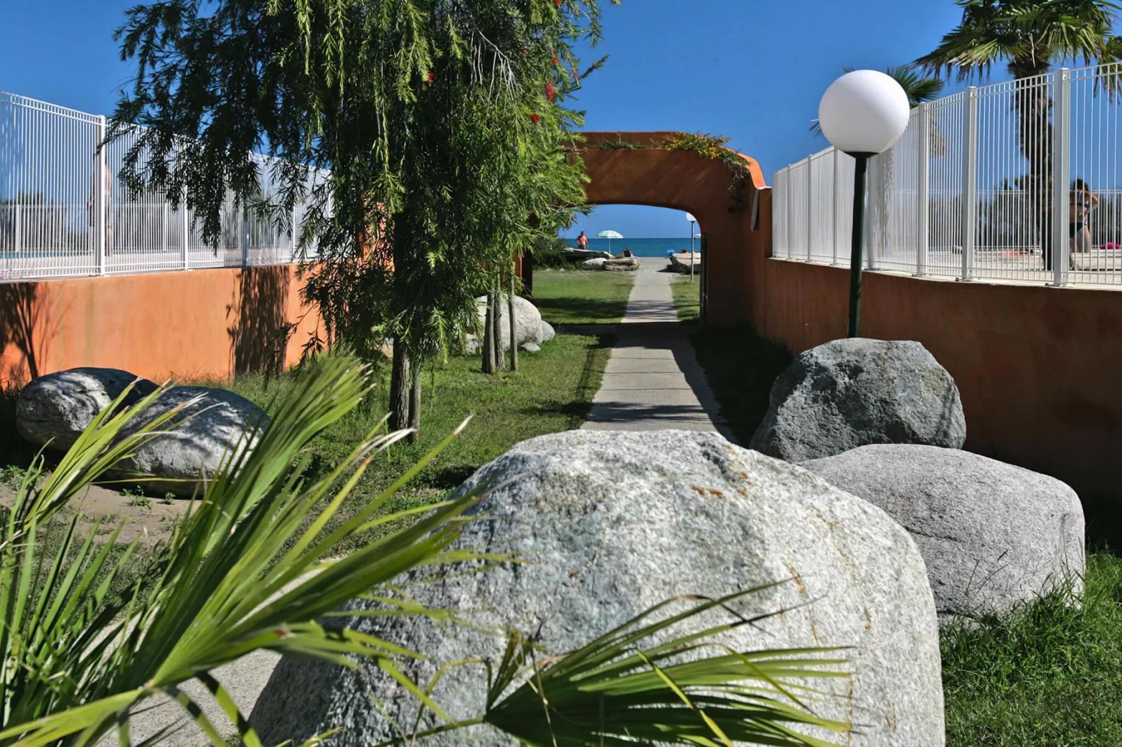 Residence Cala Bianca - Borgo-Plage // Studio Cab 24m2-Gardens summer