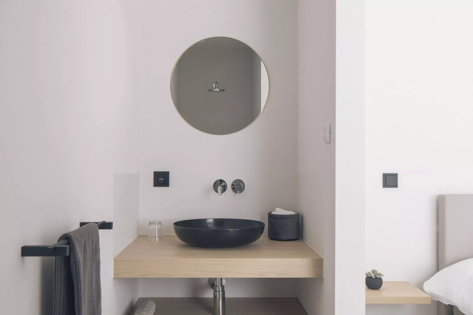 Charlie's house-Bathroom