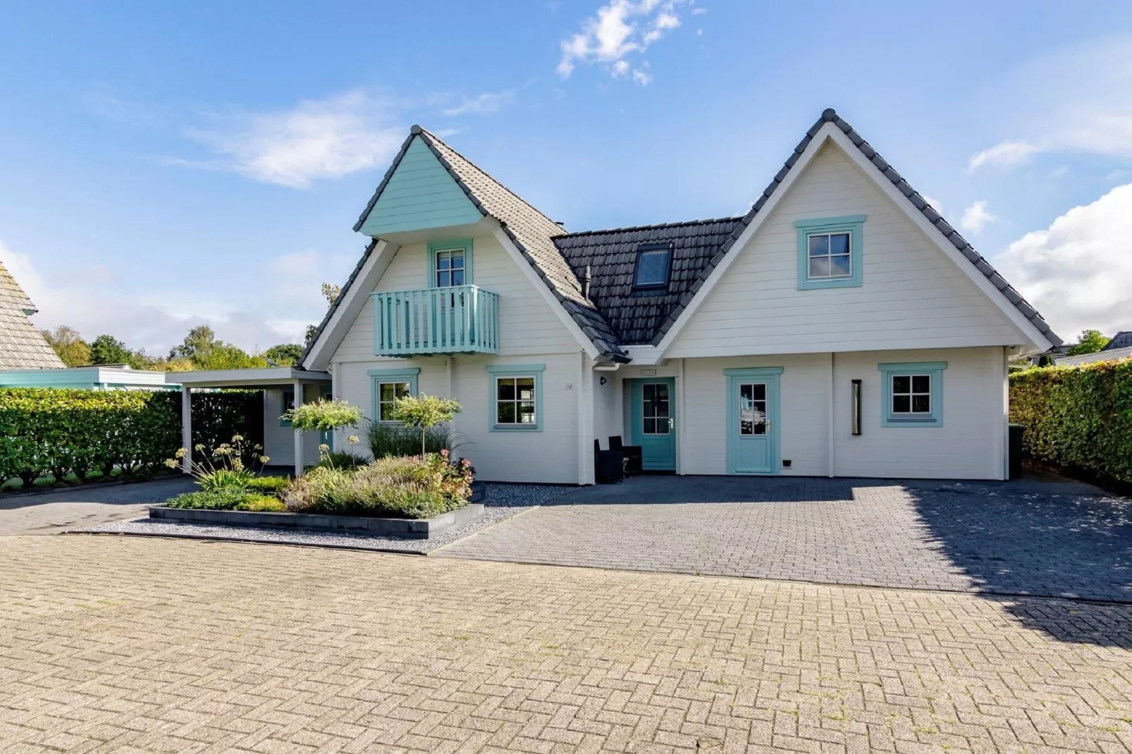 Groepswoning 2-11 personen aan het Zuidlaardermeer in Groningen met sloep optie-Exterior summer