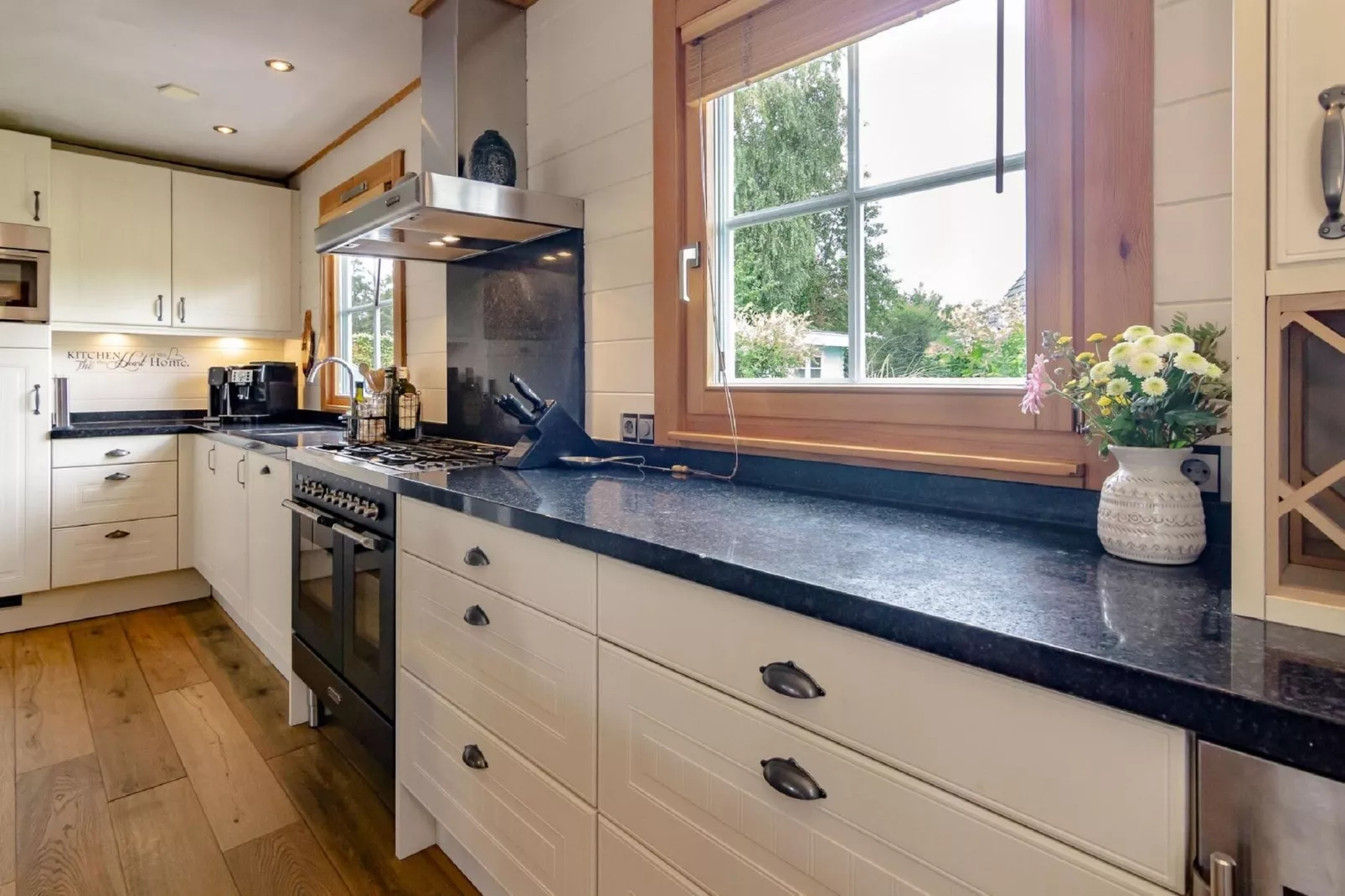 Groepswoning 2-11 personen aan het Zuidlaardermeer in Groningen met sloep optie-Kitchen