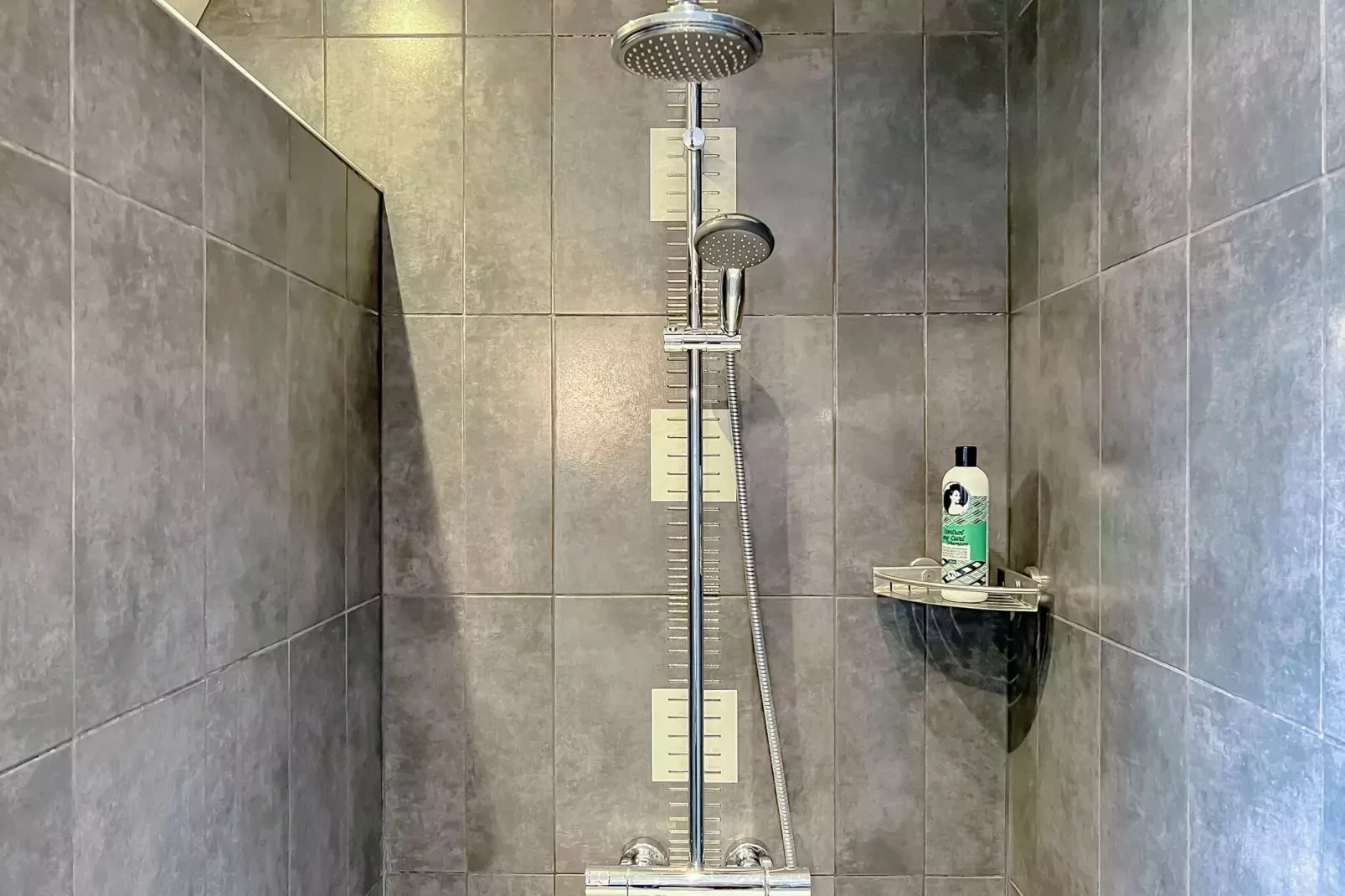 Groepswoning 2-11 personen aan het Zuidlaardermeer in Groningen met sloep optie-Bathroom