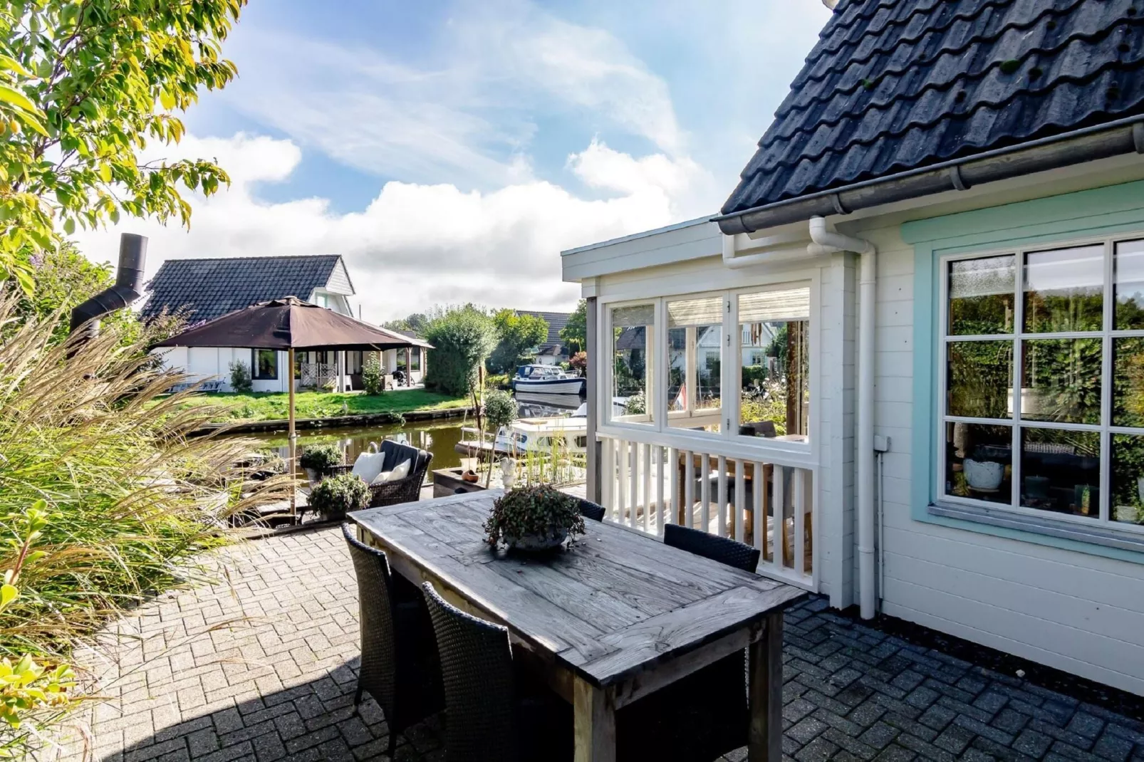 Groepswoning 2-11 personen aan het Zuidlaardermeer in Groningen met sloep optie-Gardens summer