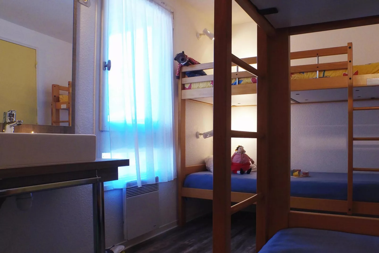 Holiday resort Soulac-sur-Mer Bordeaux Médoc - Soulac-sur-Mer // Gîte 3 pcs 6 pers et 1 bébé VUE MER-Bedroom