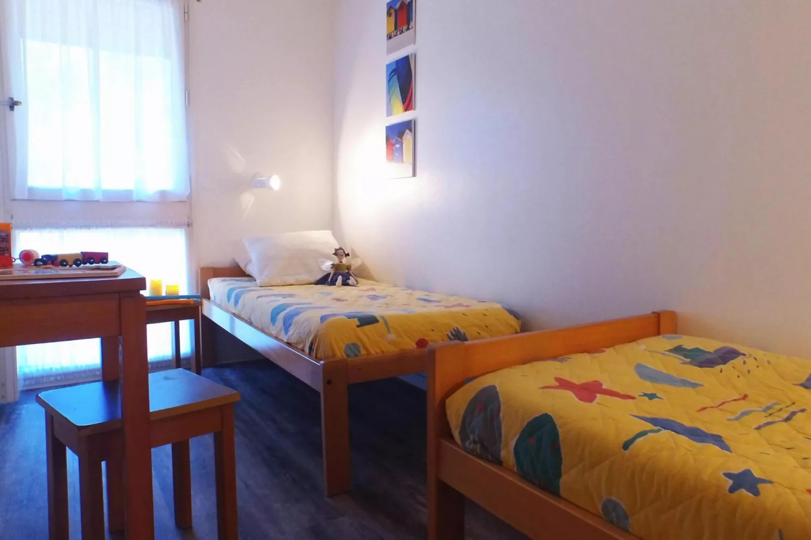 Holiday resort Soulac-sur-Mer Bordeaux Médoc - Soulac-sur-Mer // Gîte 3 pcs 6 pers et 1 bébé VUE MER-Bedroom