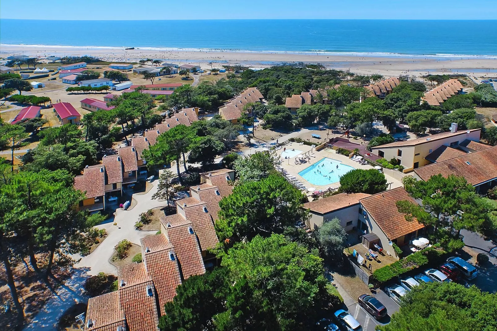 Holiday resort Soulac-sur-Mer Bordeaux Médoc - Soulac-sur-Mer // Gîte 3 pcs 6 pers et 1 bébé VUE MER-Areas summer 1km