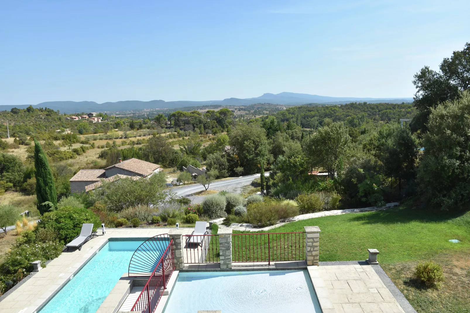 Villa des 4 vents C - Gardens in summer