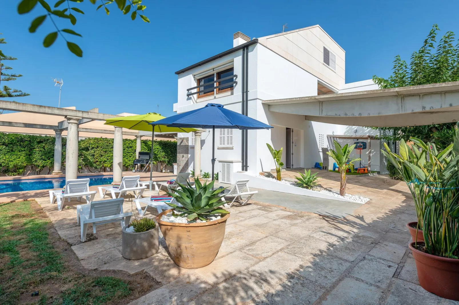 Estrel-Terrace balcony