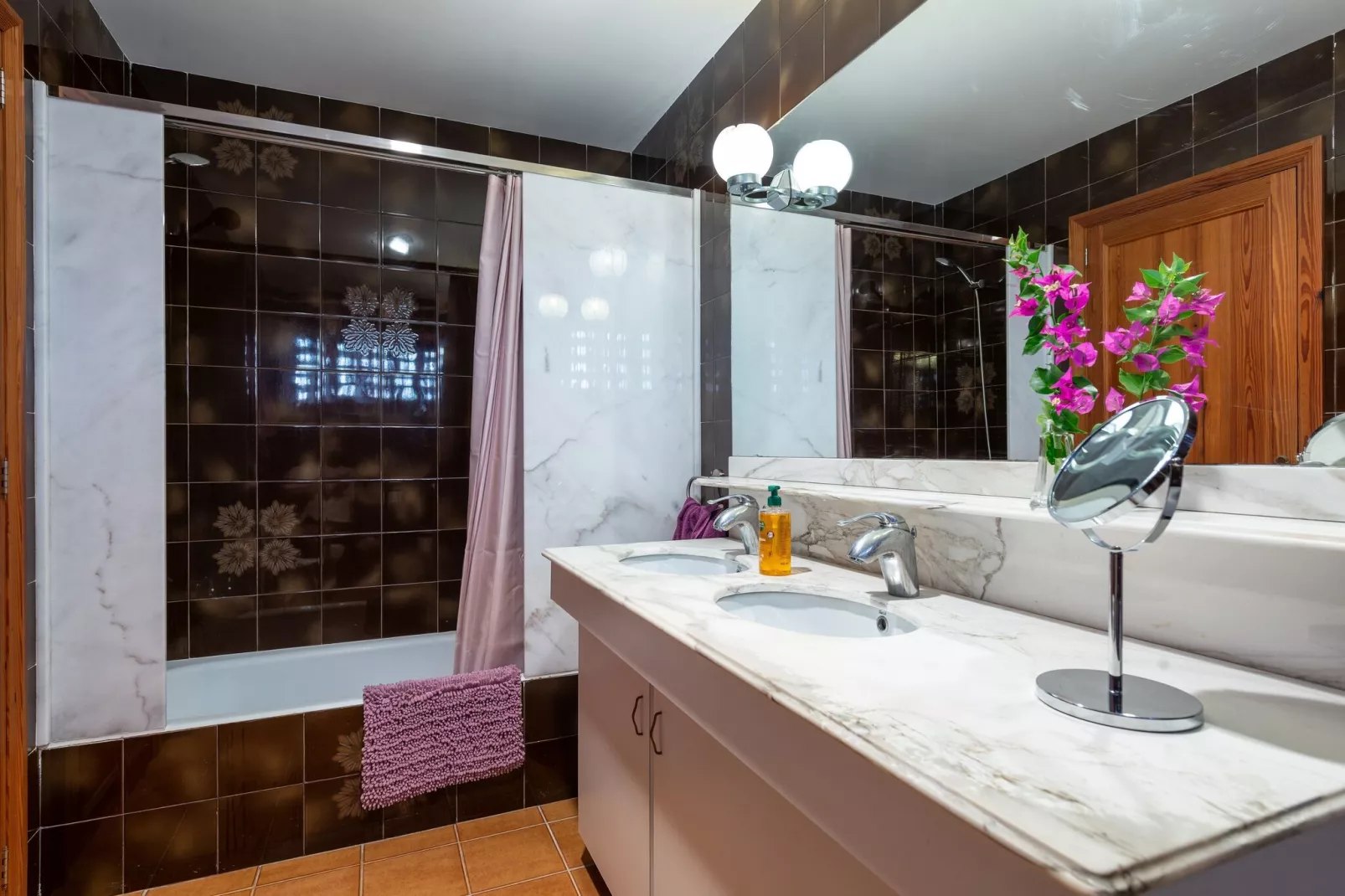 Estrel-Bathroom