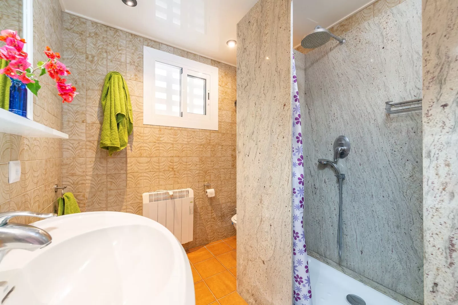 Estrel-Bathroom